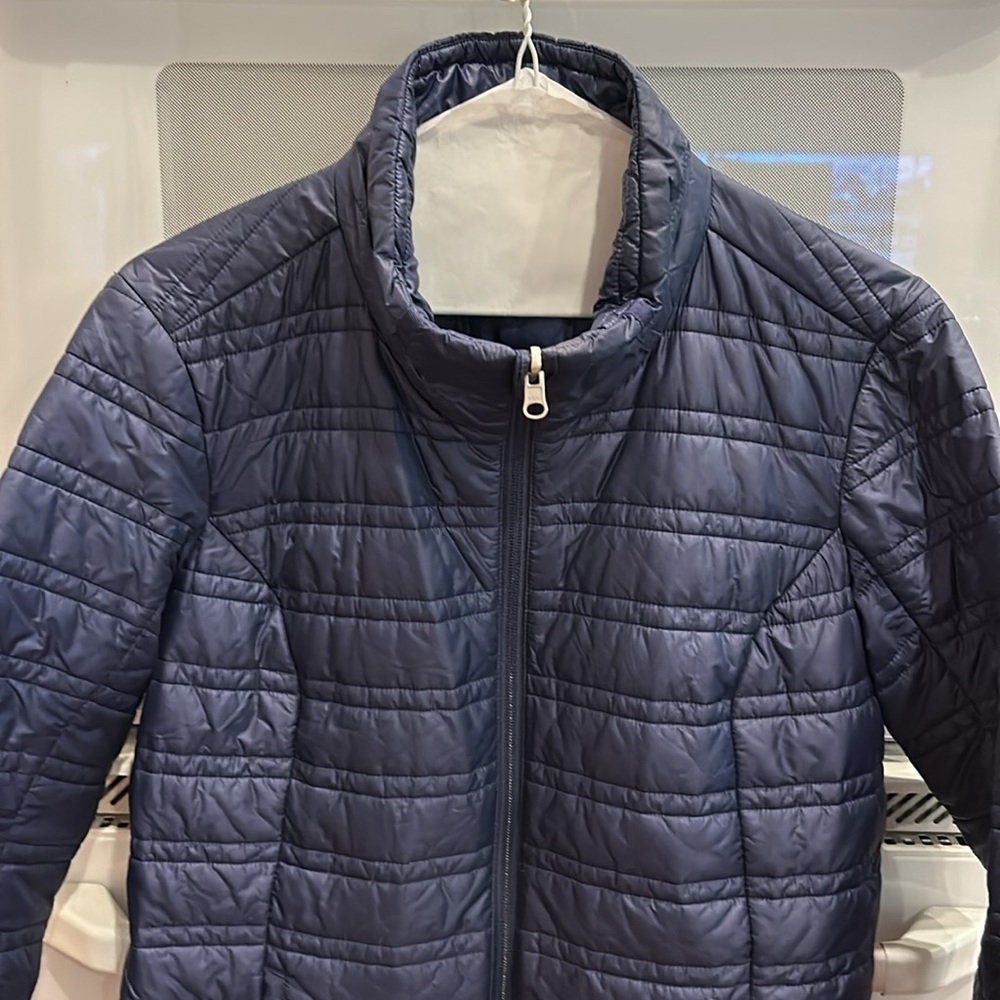 Athleta puffer navy jacket